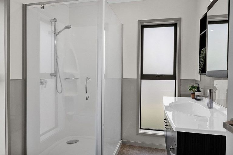 Photo of property in 2 Pipitea Place, Whalers Gate, New Plymouth, 4310