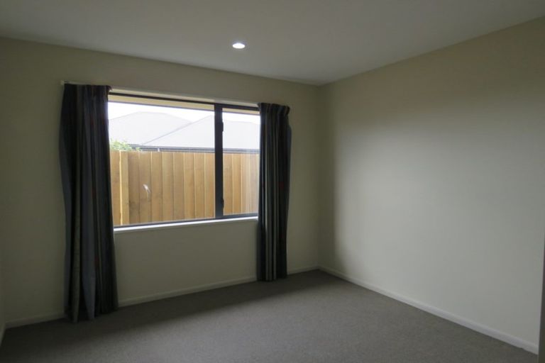 Photo of property in 6 Sheraton Place, Redwood, Christchurch, 8051