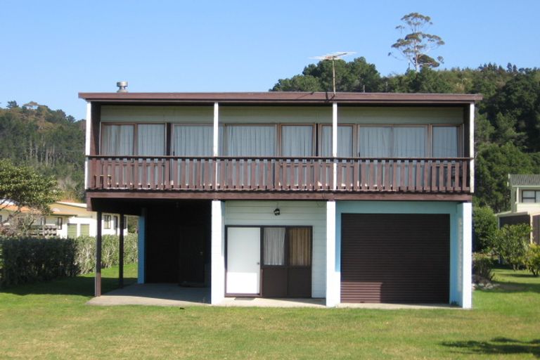 Photo of property in 43 Marine Parade, Cooks Beach, Whitianga, 3591