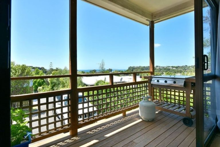Photo of property in 23b Holiday Road, Stanmore Bay, Whangaparaoa, 0932