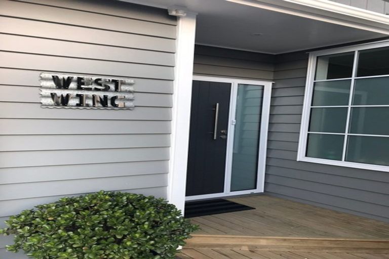 Photo of property in 748 Whangaparaoa Road, Manly, Whangaparaoa, 0930