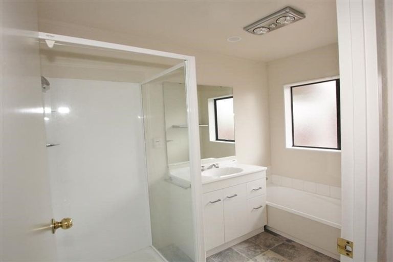 Photo of property in 26 Heathridge Place, Burswood, Auckland, 2013