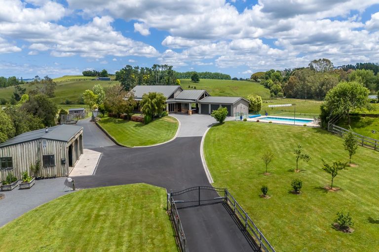 Photo of property in 220 Howden Road, Temple View, Hamilton, 3289