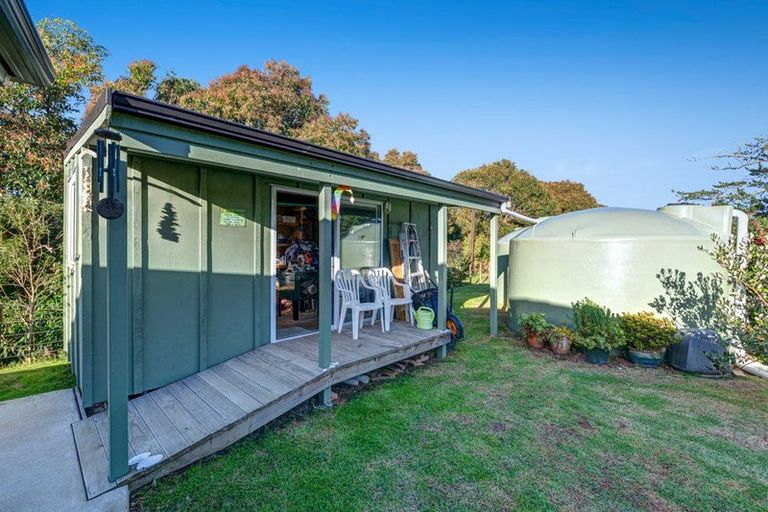 Photo of property in 30 Kawariki Road, Helensville, 0800