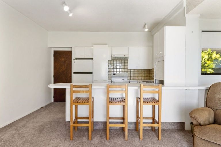 Photo of property in 76 Marine Parade, Mount Maunganui, 3116