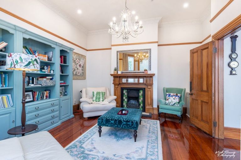 Photo of property in 37 Grant Road, Thorndon, Wellington, 6011