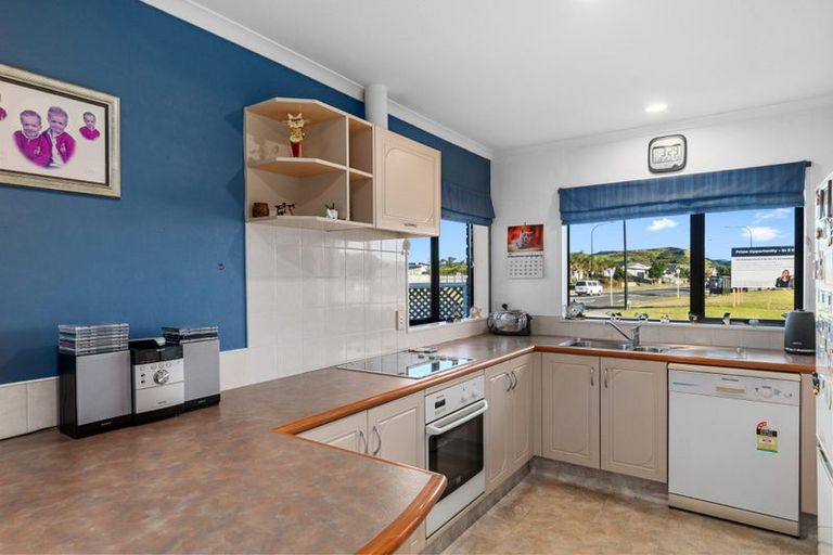 Photo of property in 333 Grenada Street, Papamoa Beach, Papamoa, 3118