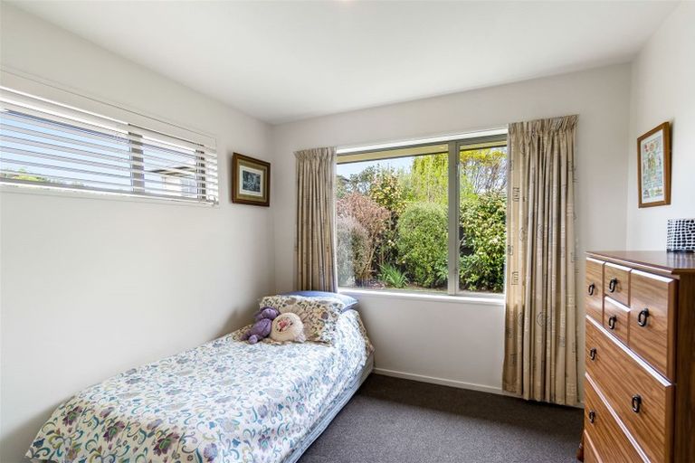 Photo of property in 96 Willowview Drive, Redwood, Christchurch, 8051