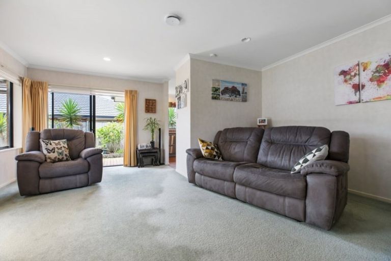 Photo of property in 34 Blackwood Drive, Wattle Downs, Auckland, 2103
