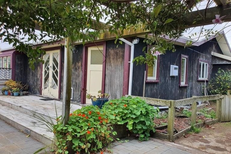 Photo of property in 1 Puriri Road, Waikanae, 5036