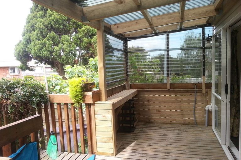 Photo of property in 11 Cobblestone Lane, Hillcrest, Auckland, 0627