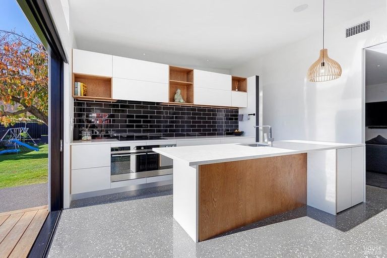 Photo of property in 72a Port Hills Road, Heathcote Valley, Christchurch, 8022