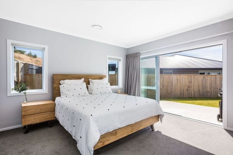 Photo of property in 65 Queen Charlotte Drive, Aotea, Porirua, 5024