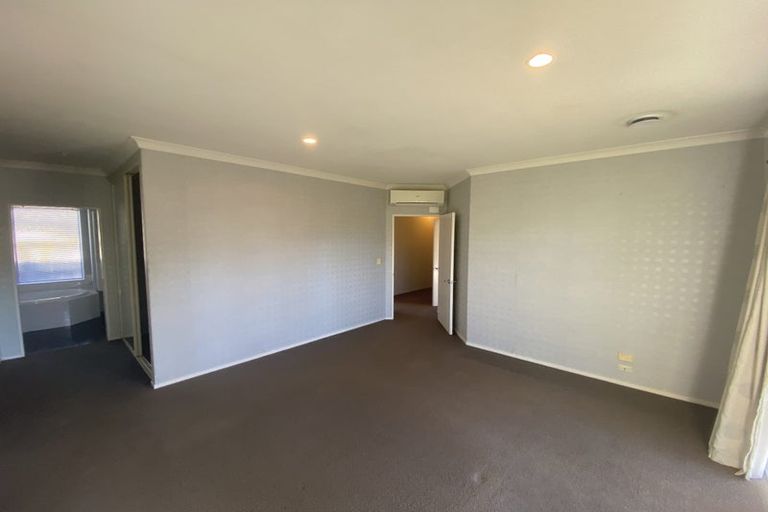 Photo of property in 10 Somerton Drive, Huntington, Hamilton, 3210