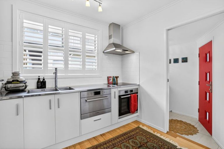 Photo of property in 2/35 Rangitoto Terrace, Milford, Auckland, 0620