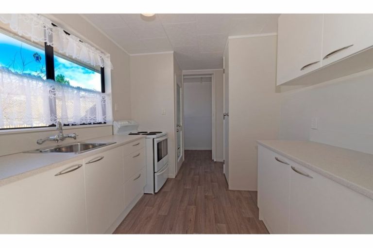 Photo of property in 2/162 Universal Drive, Henderson, Auckland, 0610