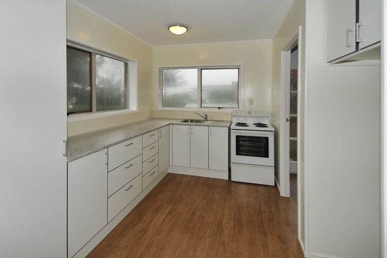 Photo of property in 2/98 Carlisle Road, Browns Bay, Auckland, 0632