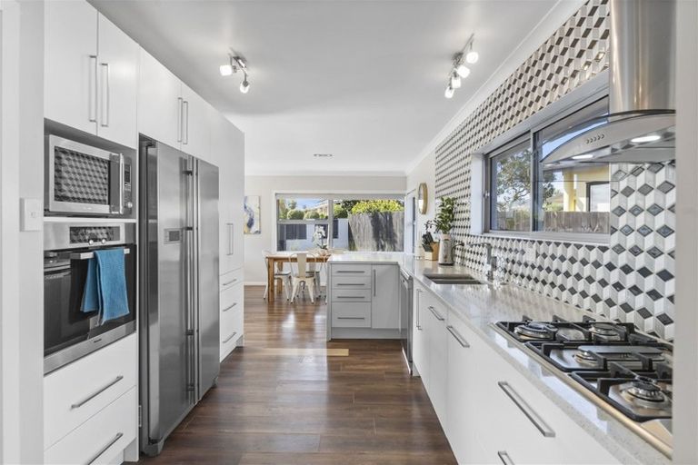 Photo of property in 24 Gulf Crest, Bucklands Beach, Auckland, 2012