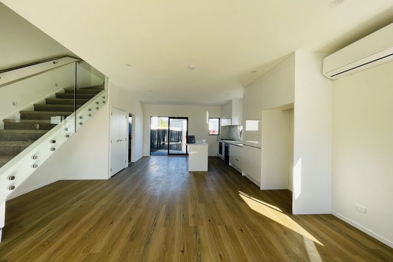 Photo of property in 42b Crestview Rise, Papakura, 2110