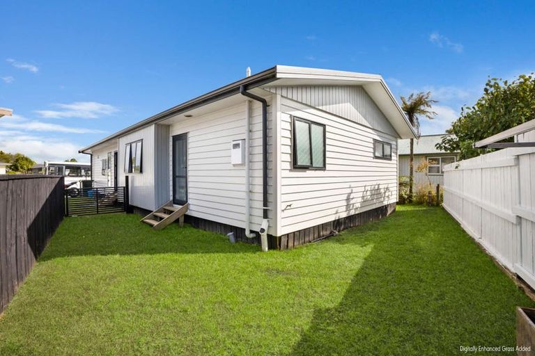 Photo of property in 17 Pukatea Street, Inglewood, 4330