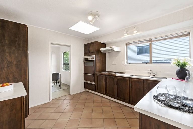 Photo of property in 2/19 Amante Crescent, Mairangi Bay, Auckland, 0630