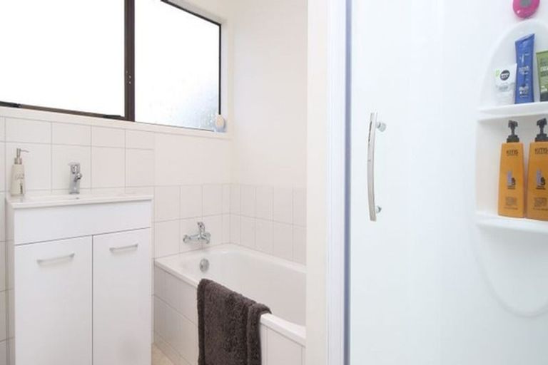 Photo of property in 142 Moire Road, West Harbour, Auckland, 0618