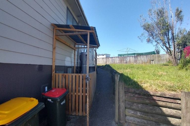 Photo of property in 16 Massine Place, Randwick Park, Auckland, 2105