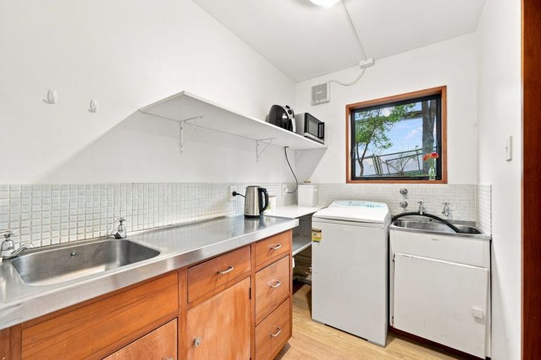 Photo of property in 433 Cashmere Road, Westmorland, Christchurch, 8025