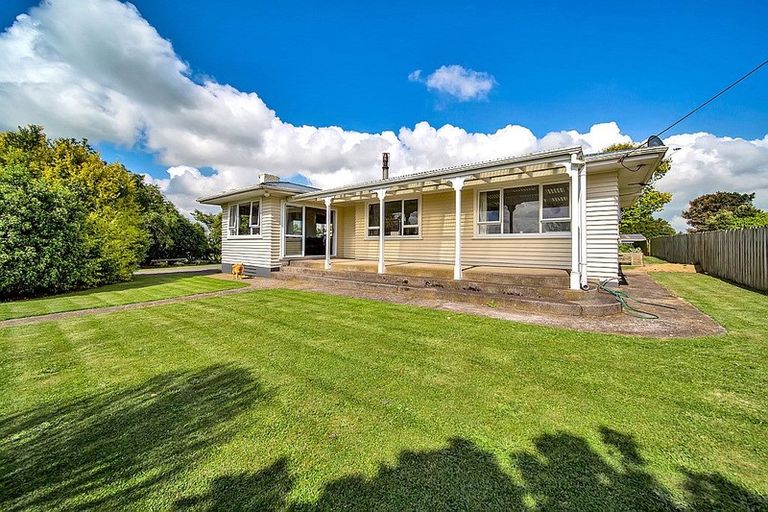 Photo of property in 323 Hunter Road, Eltham, Hawera, 4673