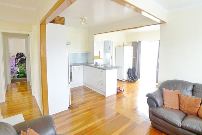 Photo of property in 28 Sturdee Road, Manurewa, Auckland, 2102