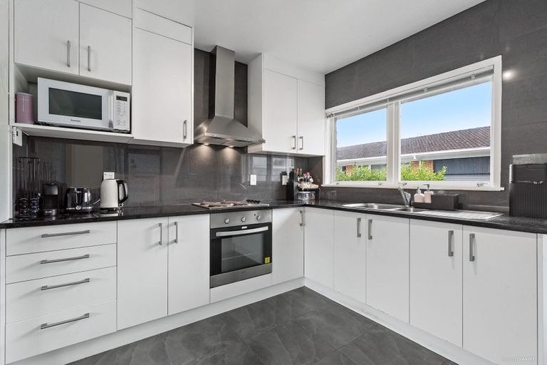 Photo of property in 2/771 Beach Road, Browns Bay, Auckland, 0630