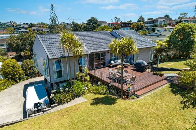 Photo of property in 22 Coromandel Crescent, Mairangi Bay, Auckland, 0630