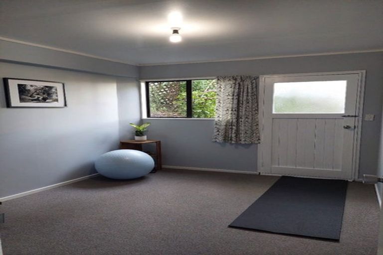 Photo of property in 6 Jacaranda Grove, Maungaraki, Lower Hutt, 5010