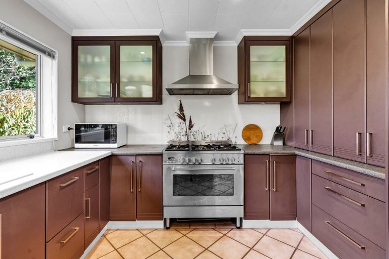 Photo of property in 120 Paraite Road, Paraite, New Plymouth, 4373