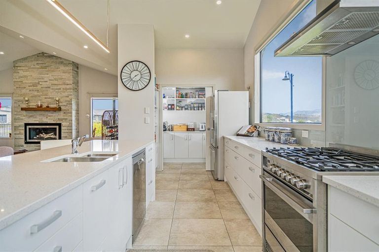 Photo of property in 1 Topping Place, Whitianga, 3510