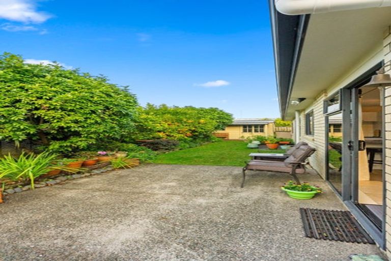 Photo of property in 14 Francis Skinner Place, Orewa, 0931