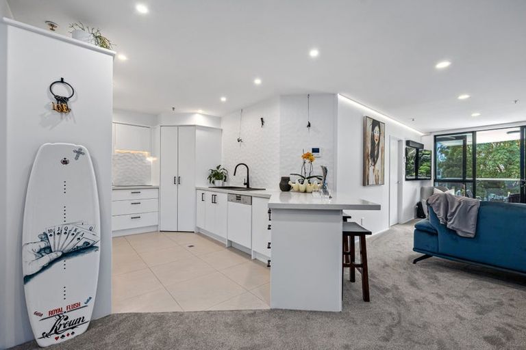 Photo of property in 1c/175 Hurstmere Road, Takapuna, Auckland, 0622