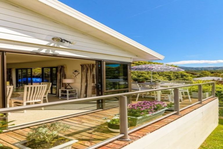 Photo of property in 243a Waikawa Road, Waikawa, Picton, 7220