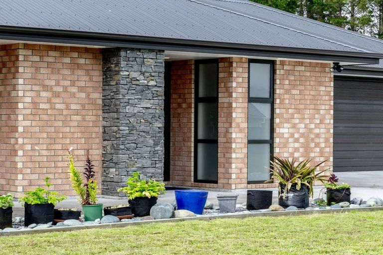 Photo of property in 8 Pukaki Avenue, Ngahere, 7872