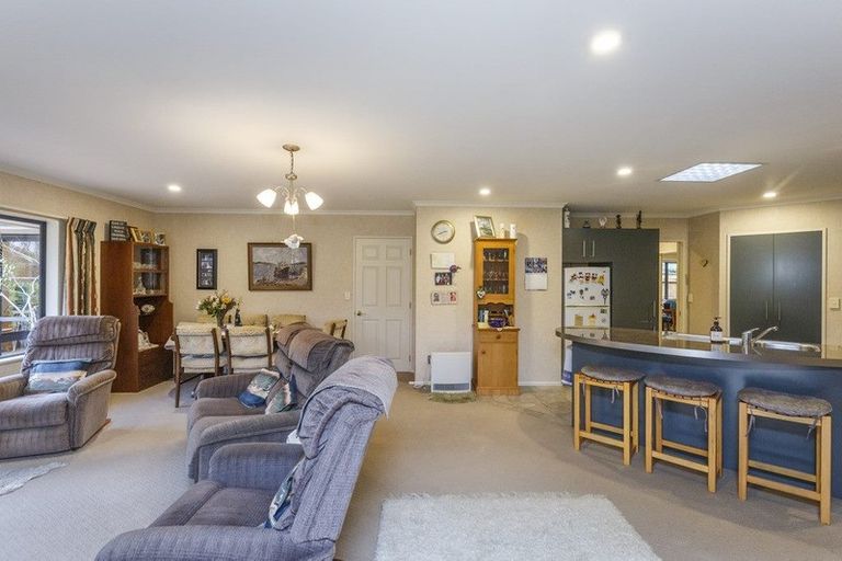 Photo of property in 5 Pastoral Lane, Hokowhitu, Palmerston North, 4410