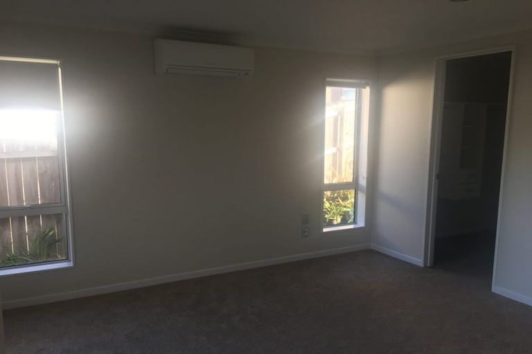 Photo of property in 40 Corricvale Way, Northcross, Auckland, 0630