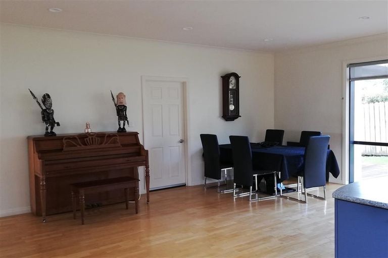 Photo of property in 19 Virginia Street, Henderson, Auckland, 0612