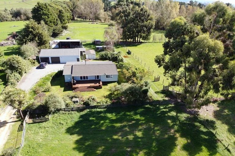 Photo of property in 365 Bluff Rangitumau Road, Rangitumau, Masterton, 5871