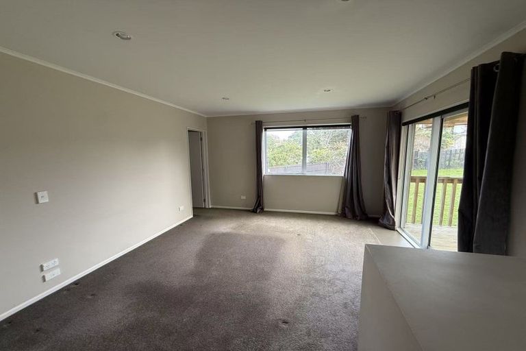 Photo of property in 69 La Rosa Street, Green Bay, Auckland, 0604