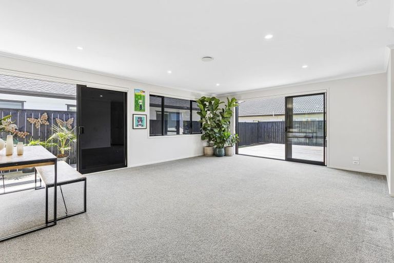 Photo of property in 4 Kriletich Drive, Kumeu, 0810