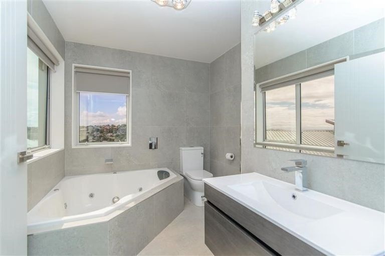 Photo of property in 2 Caldera Drive, Long Bay, Auckland, 0630