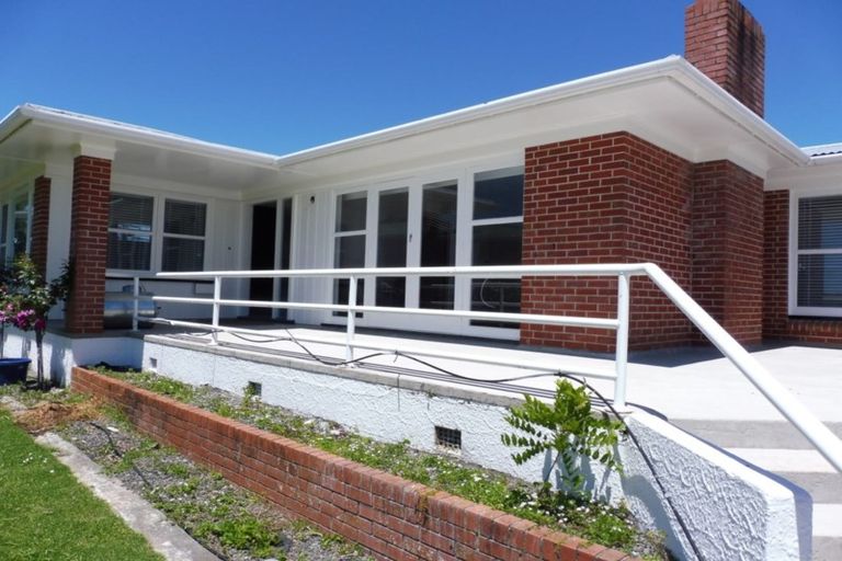 Photo of property in 12 Ngaio Avenue, Mangere Bridge, Auckland, 2022