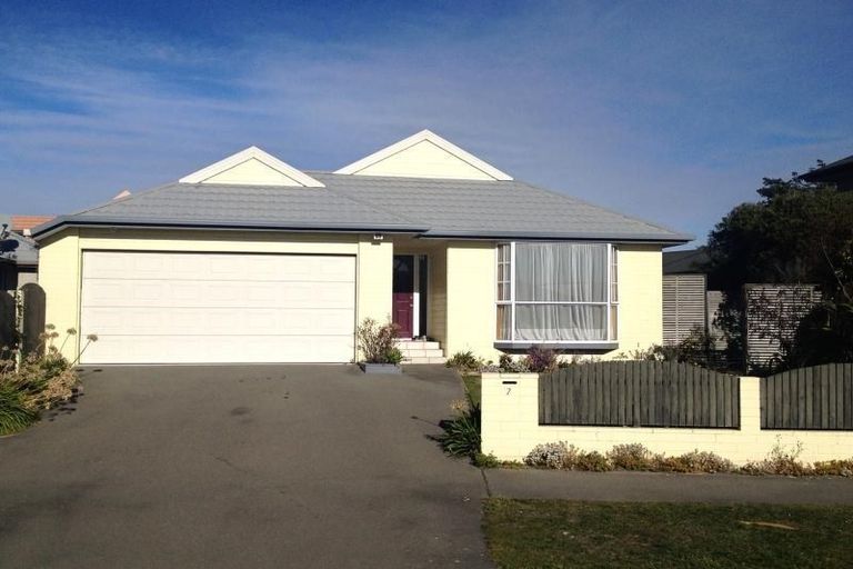 Photo of property in 7 Orlando Crescent, Waimairi Beach, Christchurch, 8083