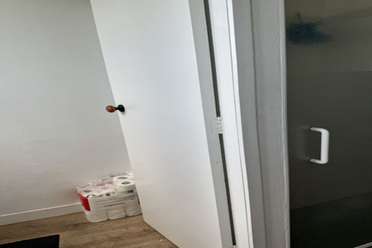 Photo of property in 17 Edgeworth Road, Glenfield, Auckland, 0629