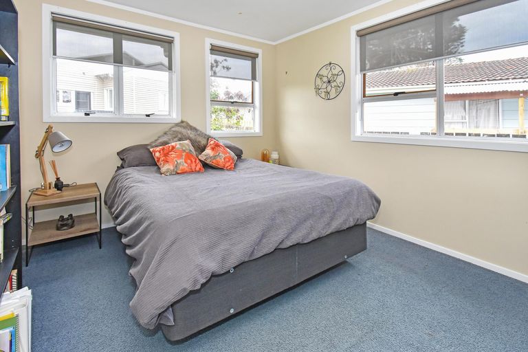 Photo of property in 2/11 Berkeley Road, Manurewa, Auckland, 2102